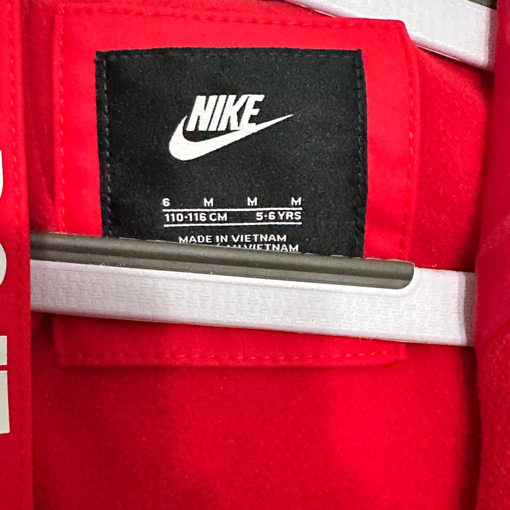 Nike Kids Rain/Repel Jacket Red Hooded Size 6 (5-6 yrs / 110-116 cm) EUC - Picture 9 of 10